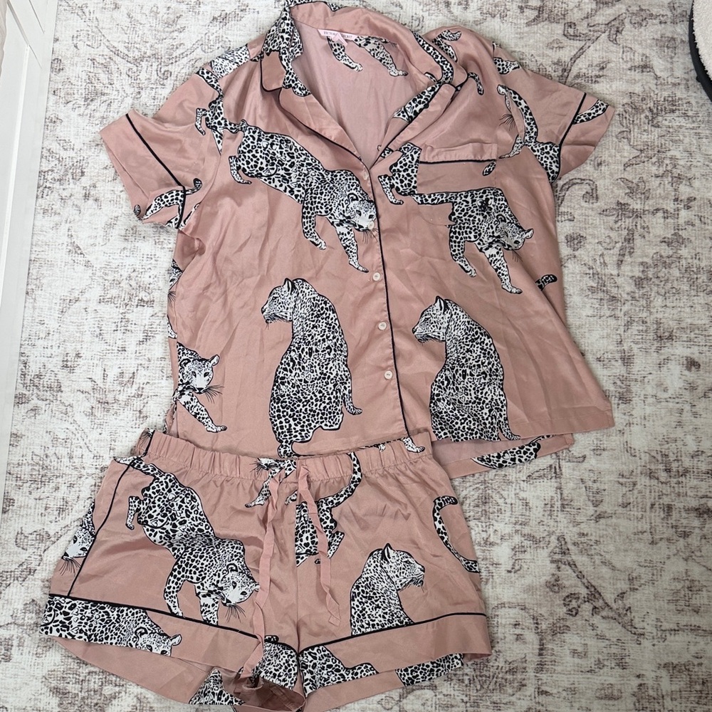 Victoria’s Secret Women's Pink Leopard-Print Short Pajama Set